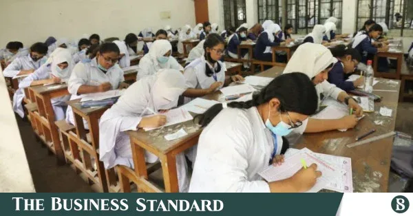 দুর্যোগপূর্ণ আবহাওয়ায় এইচএসসি পরীক্ষা চলবে, জেলা প্রশাসকদের ব্যবস্থা নেওয়ার ক্ষমতা