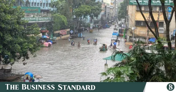 অবিরাম বৃষ্টিতে যাত্রী সংকট, কমেছে রাইড শেয়ারিং চালকদের আয়