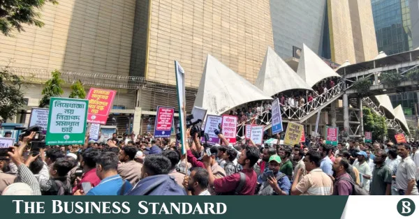 Sleeper bus owners protest proposed ban, raise six demands