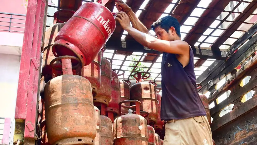 Tamil Nadu Announces Free LPG Cylinders and Bus Travel