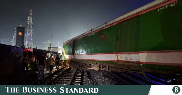 Kurigram Express derails in Santahar, services suspended