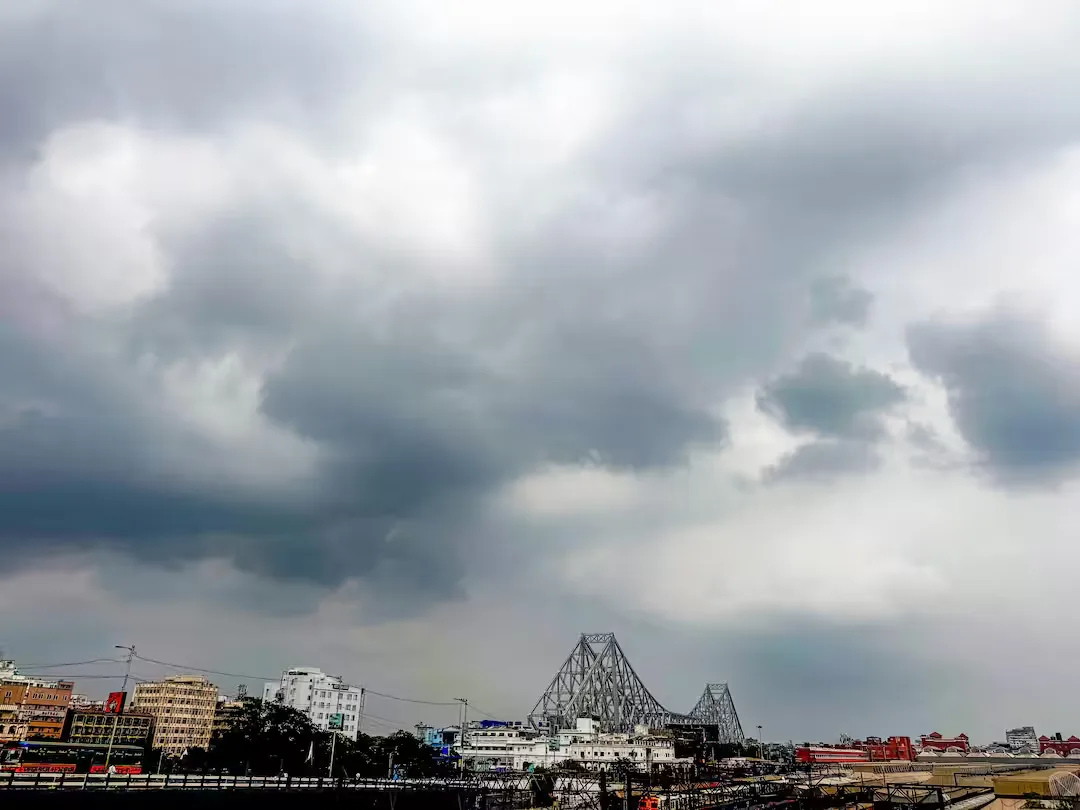 Heavy rain and gusty winds expected in several West Bengal districts