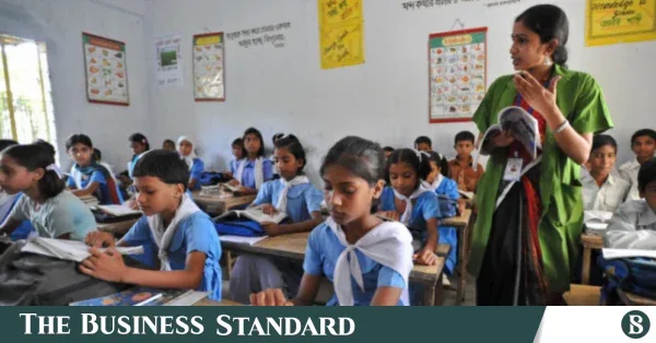 প্রাথমিক বিদ্যালয়ের দৈনন্দিন খরচ মেটাতে হিমশিম খাচ্ছেন শিক্ষকরা