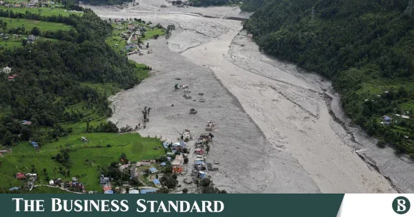 Nepal floods: Real-life rescue efforts defy Hollywood tropes