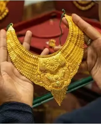 Significant Changes in Gold and Silver Prices in Kolkata Ahead of Puja