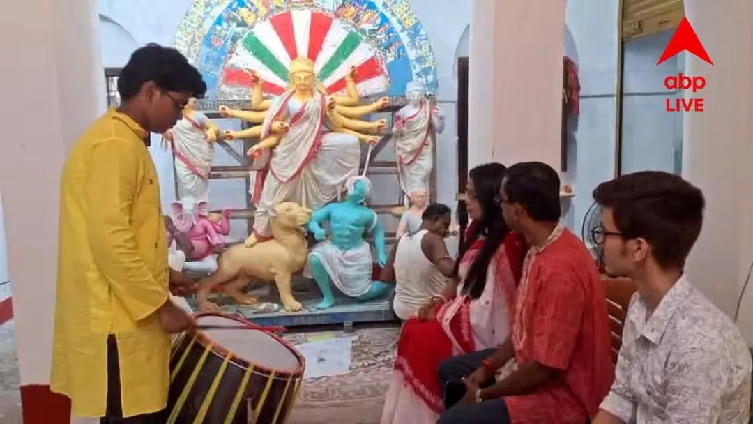 বহরমপুরের সেন বাড়ির দুর্গোৎসব: নারীদের অনুমতিতেই শুরু হয় প্রাচীন ঐতিহ্যবাহী পুজো